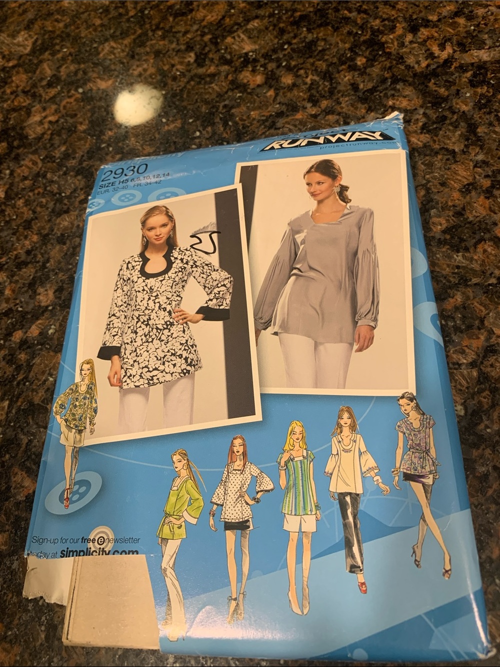 Simplicity Light Gray Long-Sleeve Tunic with Gathered Sleeves FACTORY FOLD